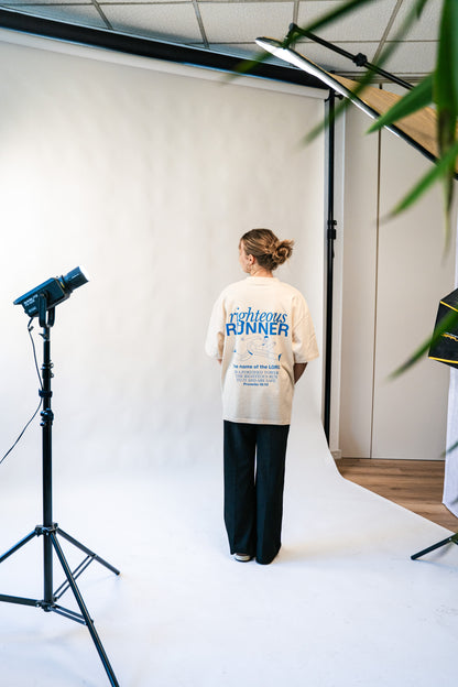 RIGHTEOUS RUNNER - Oversized Shirt