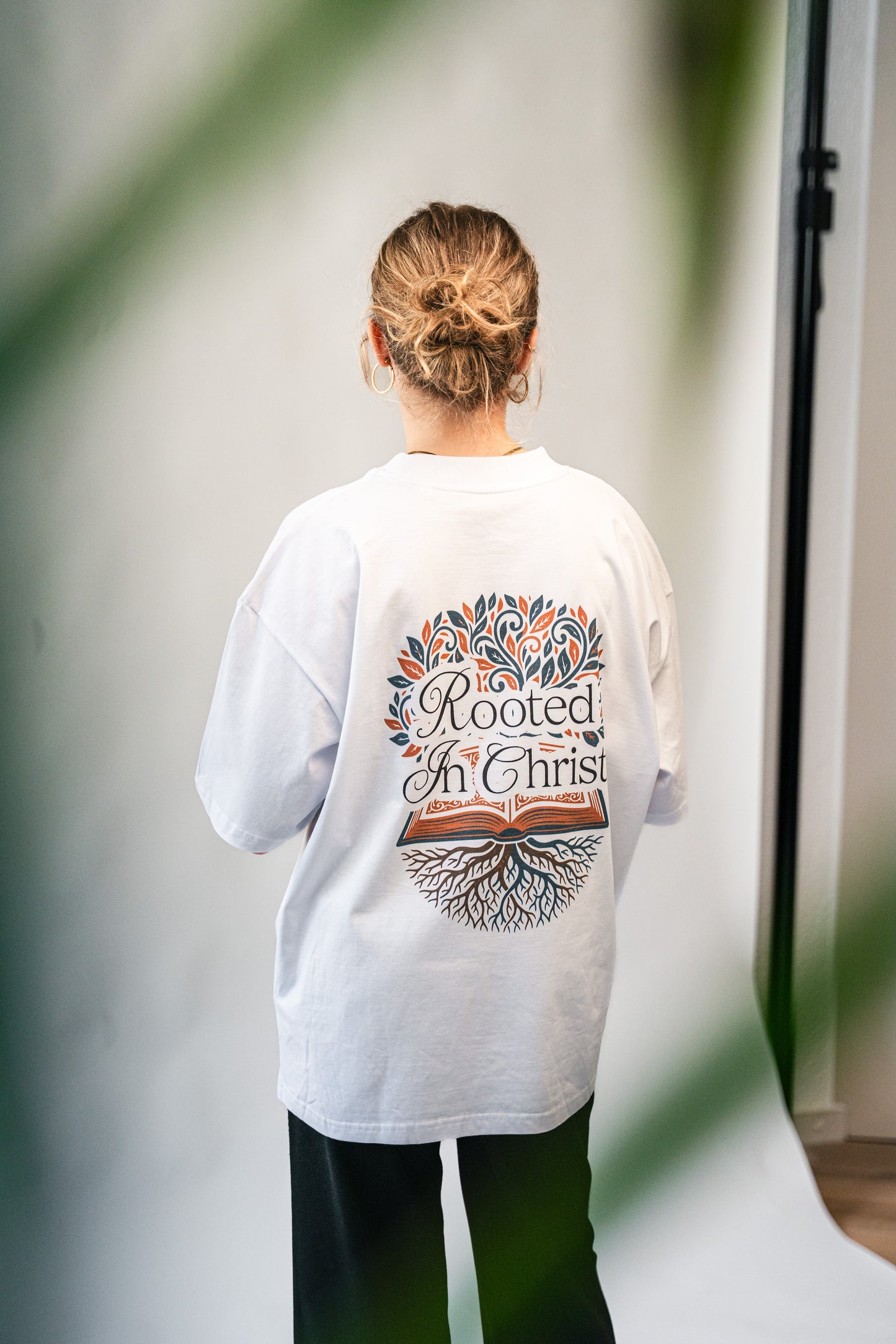 ROOTED IN CHRIST - Oversized Shirt