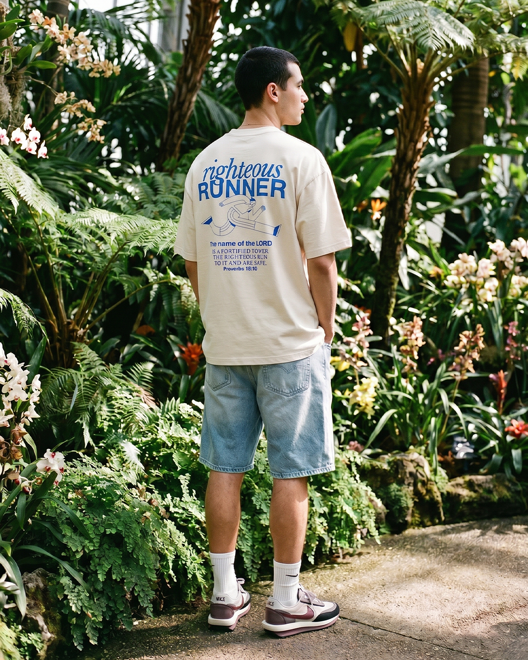 RIGHTEOUS RUNNER - Oversized Shirt